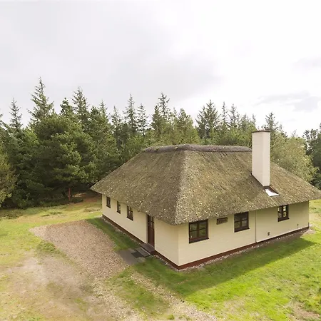Βίλα With Thatched Roof And Calm