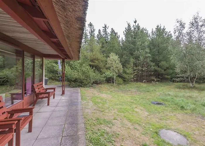 Villa With Thatched Roof And Calm Blåvand